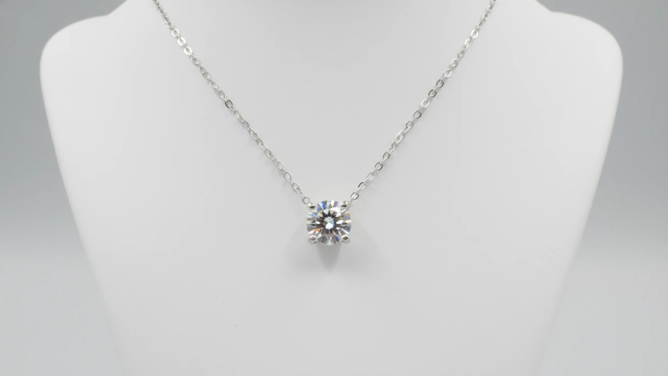 Colar de Prata com Ponto de Luz em Cristal