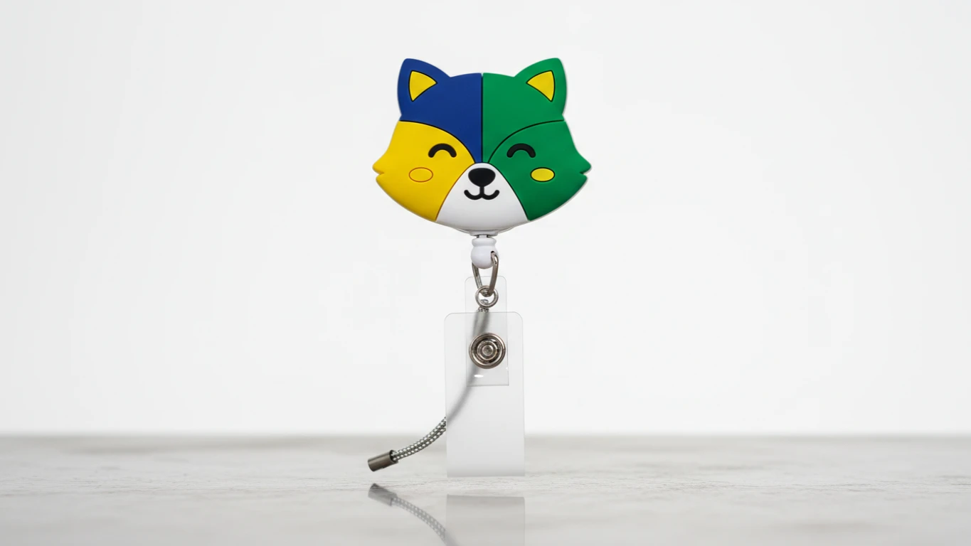 Porta-Crachá Retrátil Lúdico Premium