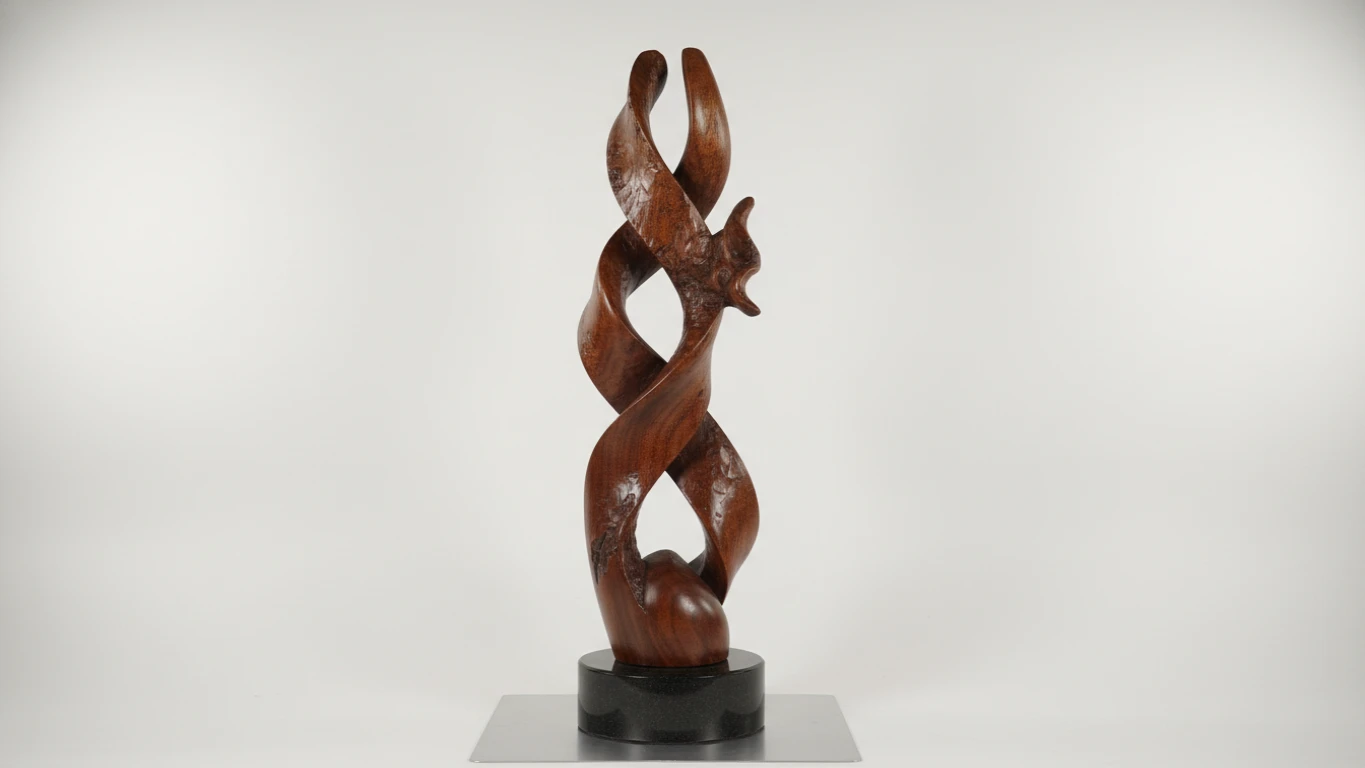 Escultura em Madeira Esculpida à Mão