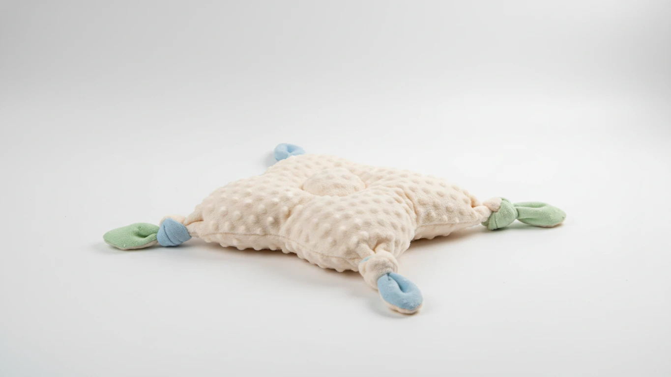 Naninha de Plush com Chocalho Embutido